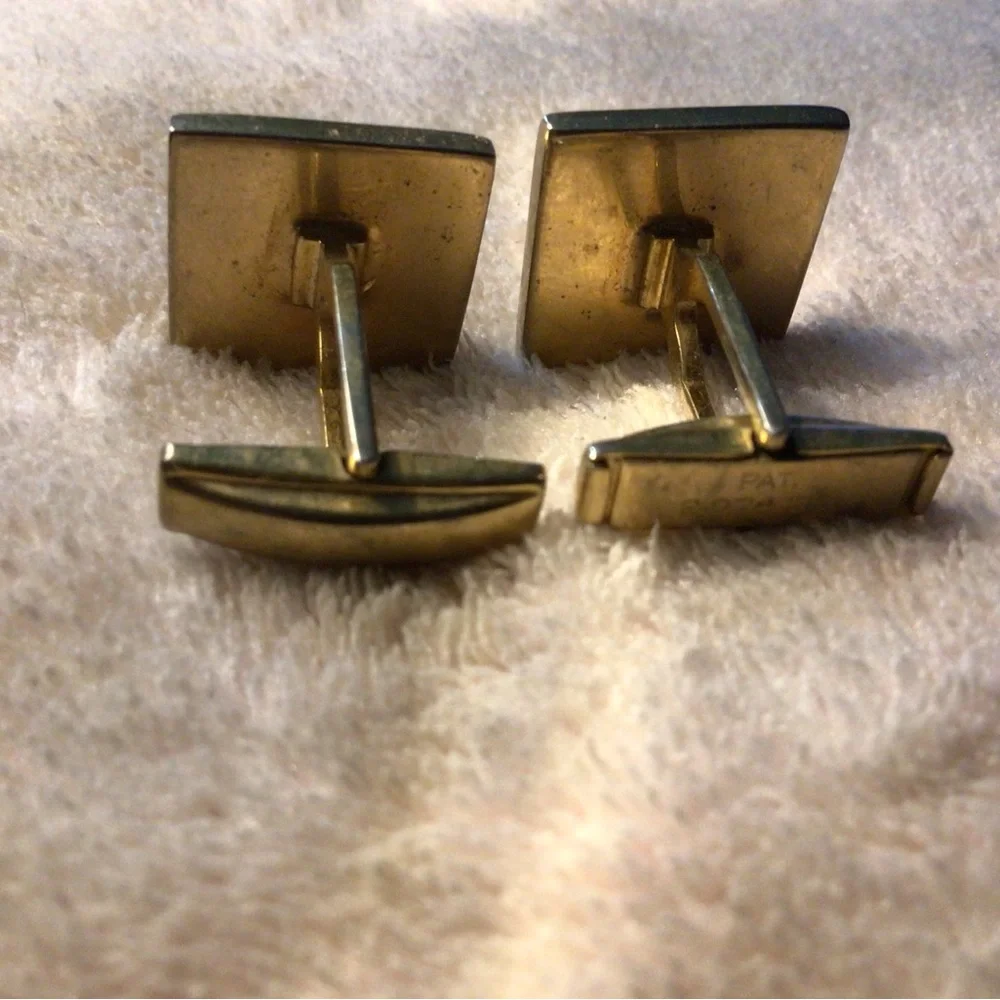 Men's Square Gold Cufflinks — Polished Minimalist Style